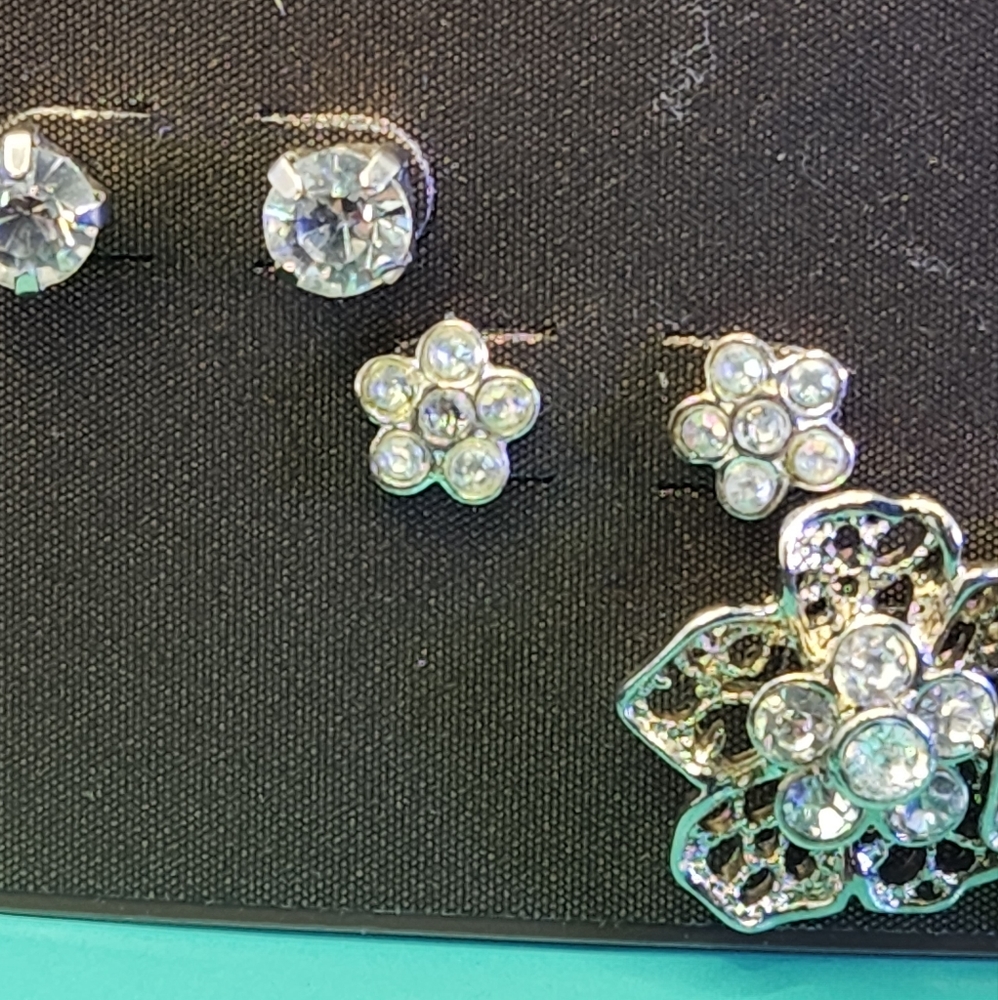 #1525 daisy Fuentes EARRINGS SET OF 3, CRYSTAL STONES. NEW - Picture 4 of 6